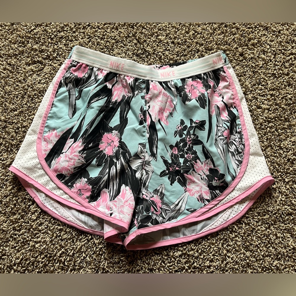 Women’s Nike floral running shorts